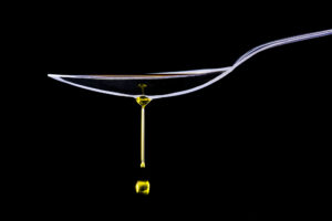 Werbefotografie Löffeln mit Öltropfen